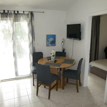 Milica Apartman Rogoznica